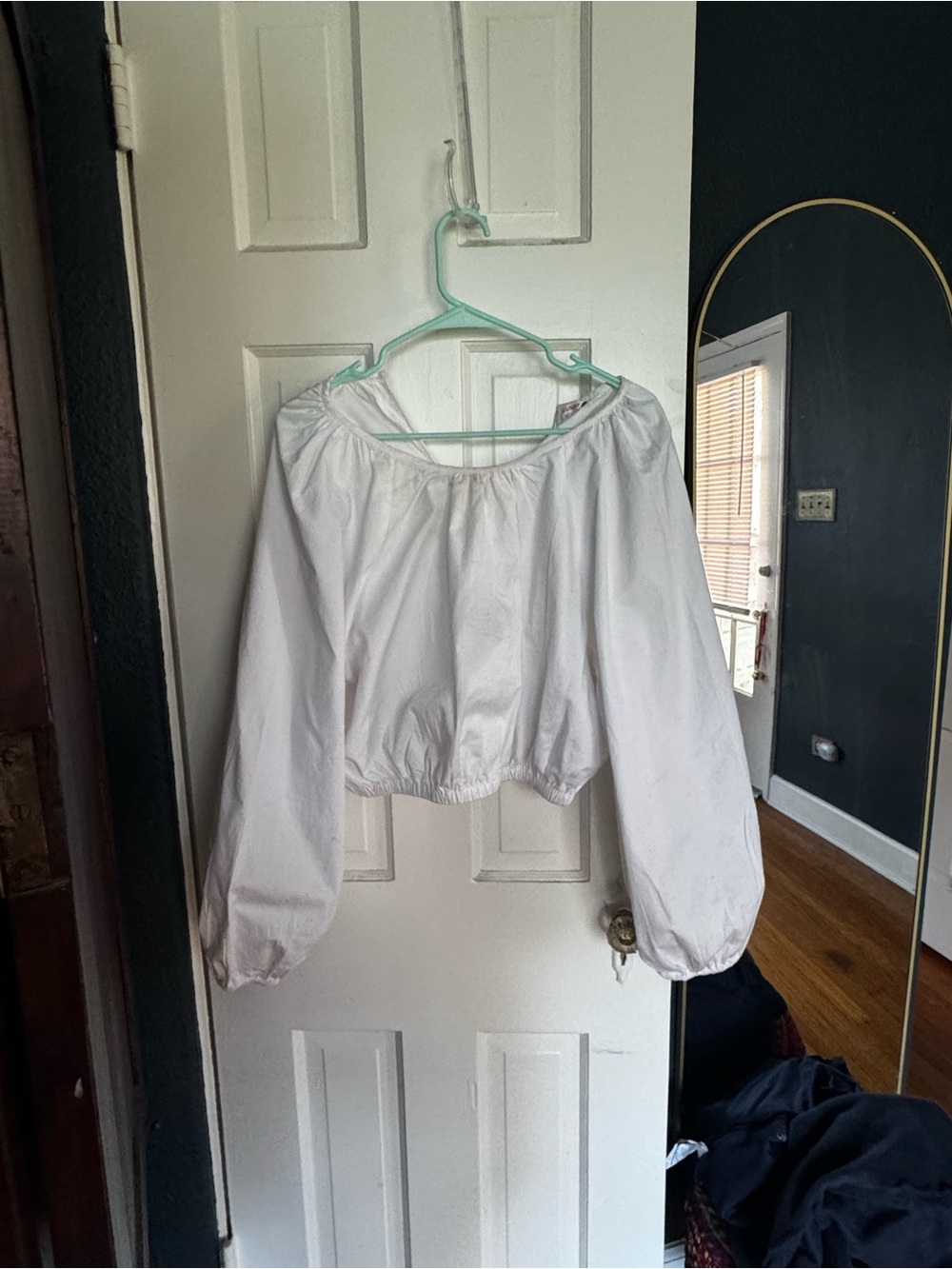 Sundry White Peasant Top cropped size L
